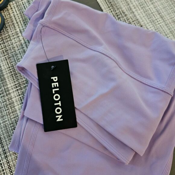 Peloton Women's Purple Mid Rise Capri Legging Size Small - Picture 10 of 10